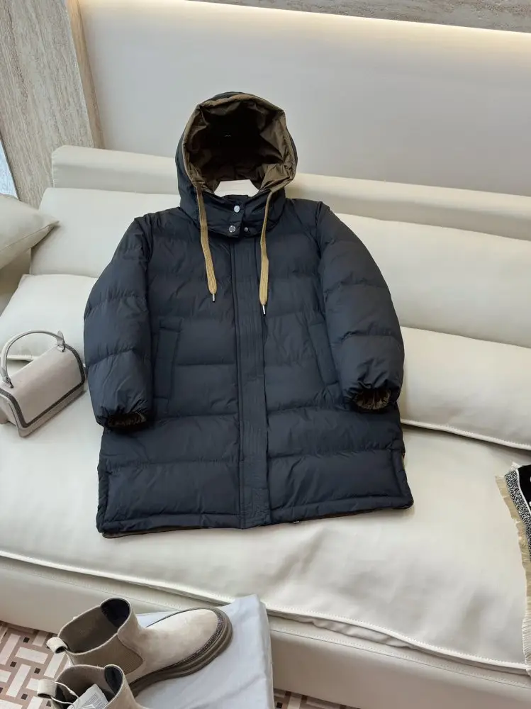 Brunello Cucinelli Down jacket female — Photo 3