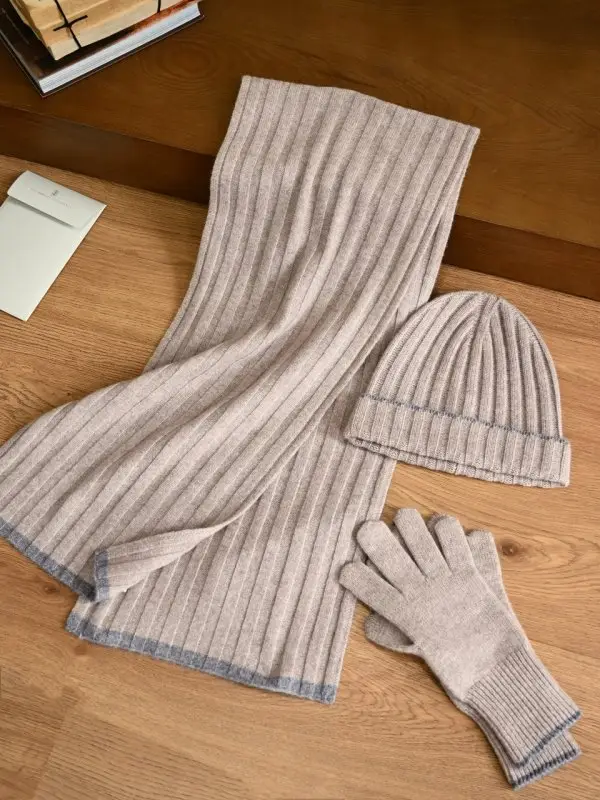 Brunello Cucinelli — Scarf, a cap and gloves of cashmere