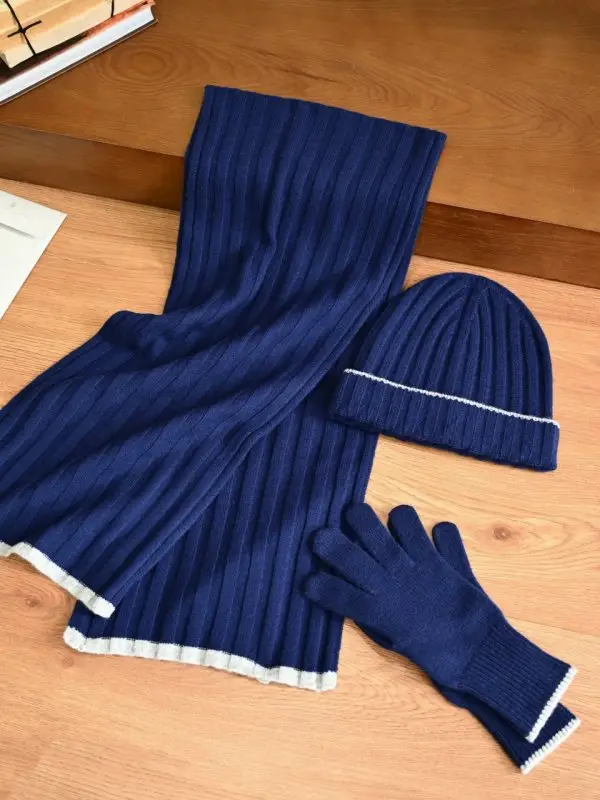 Brunello Cucinelli — Scarf, a cap and gloves of cashmere
