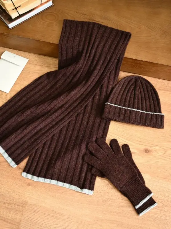 Brunello Cucinelli — Scarf, a cap and gloves of cashmere