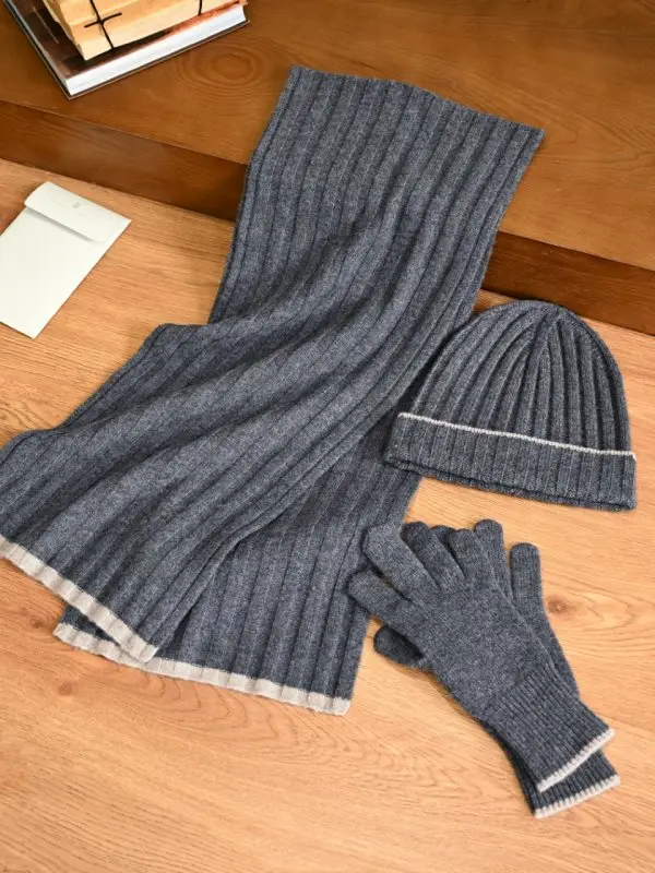 Brunello Cucinelli — Scarf, a cap and gloves of cashmere