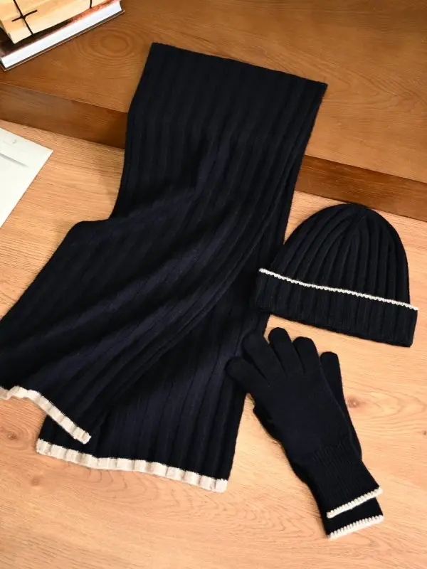Brunello Cucinelli — Scarf, a cap and gloves of cashmere