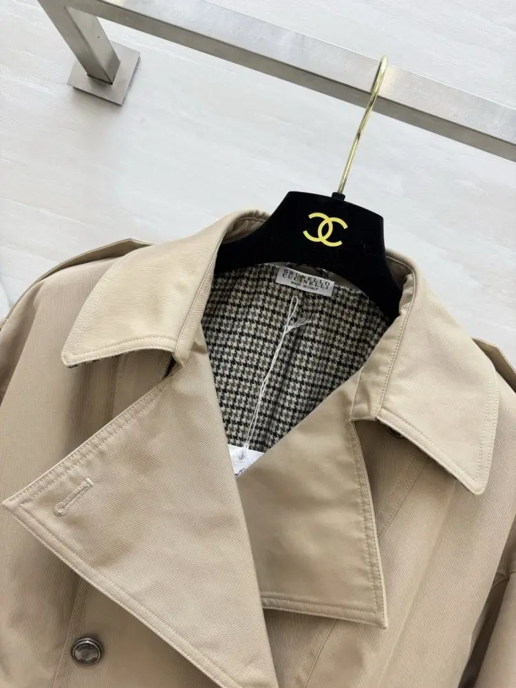 Brunello Cucinelli Short double-breasted trench colors khaki — Photo 4