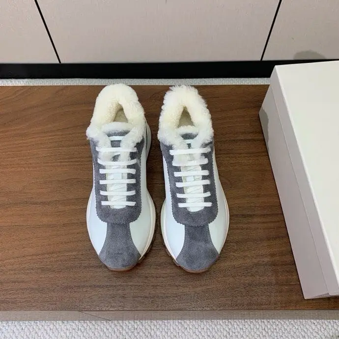 Brunello Cucinelli Sneakers women's on fur — Photo 3