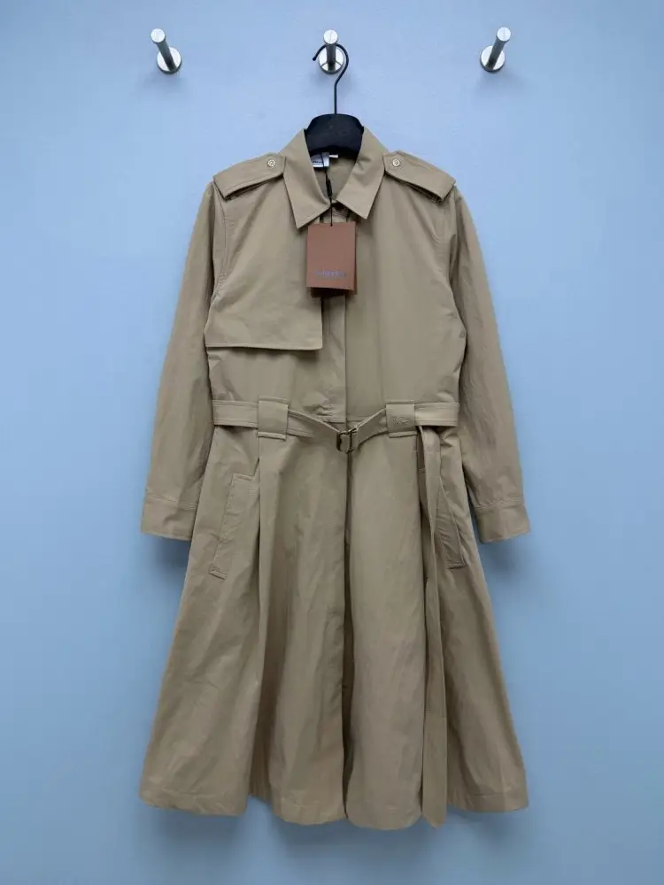 Burberry — A long trench A-silhouette