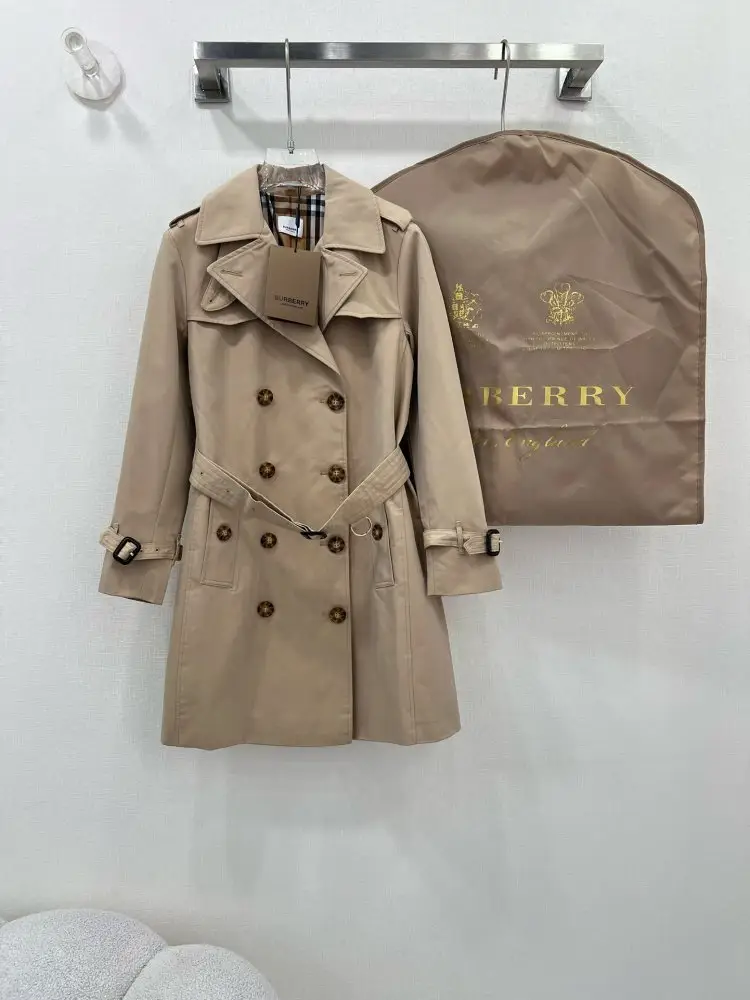Burberry — Классический тренч Kensington