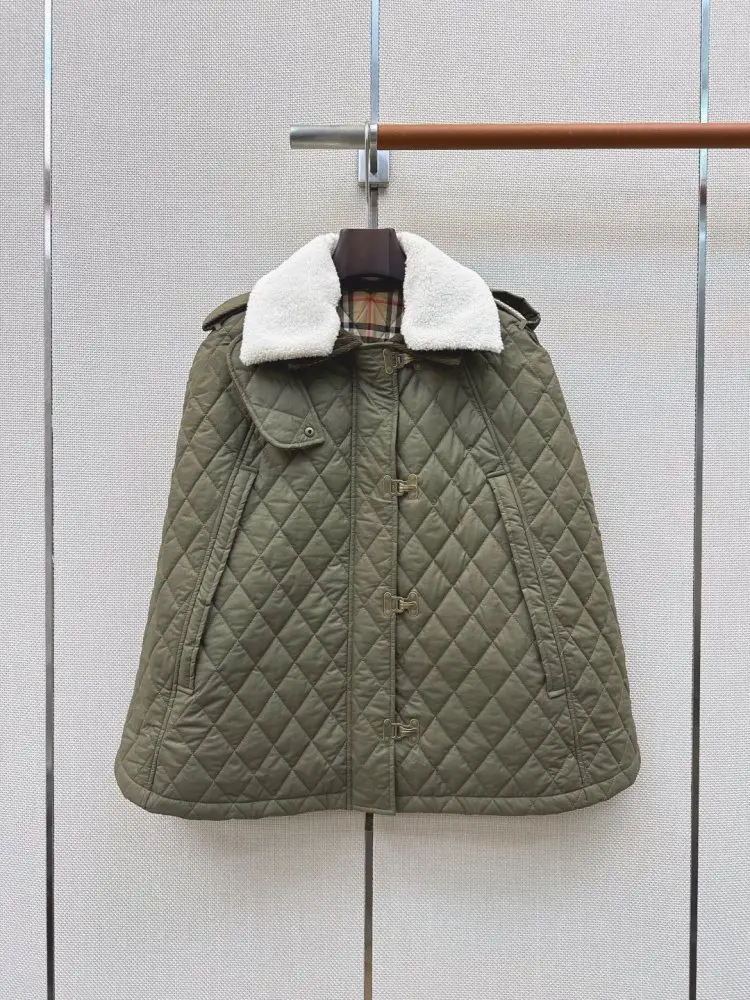 Burberry — Пальто-накидка в стилі кейп з відстібається хутряним коміром