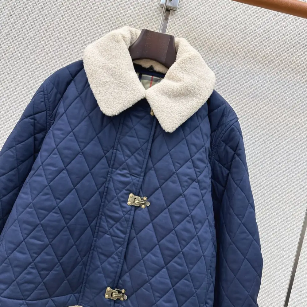 Burberry Пальто-накидка в стиле кейп с отстегивающимся меховым воротником — Фото 2