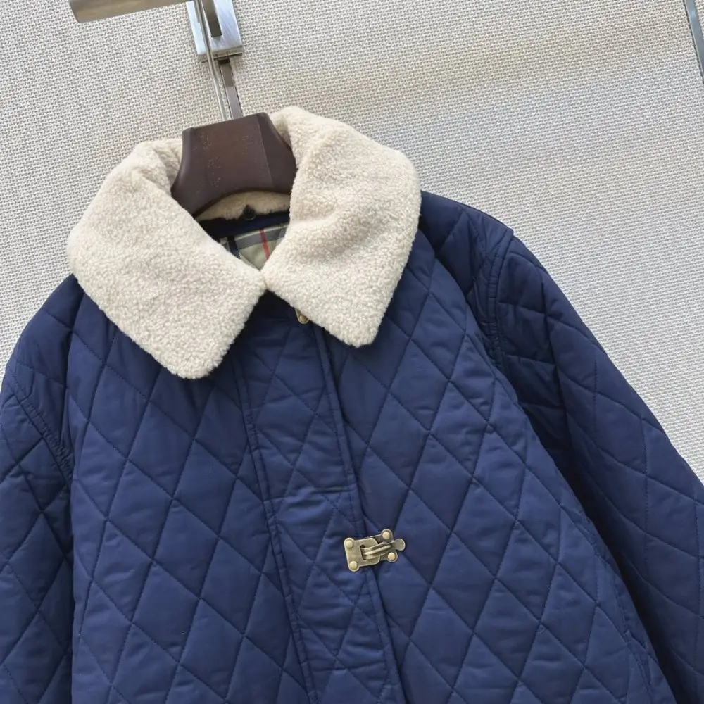 Burberry Пальто-накидка в стиле кейп с отстегивающимся меховым воротником — Фото 3