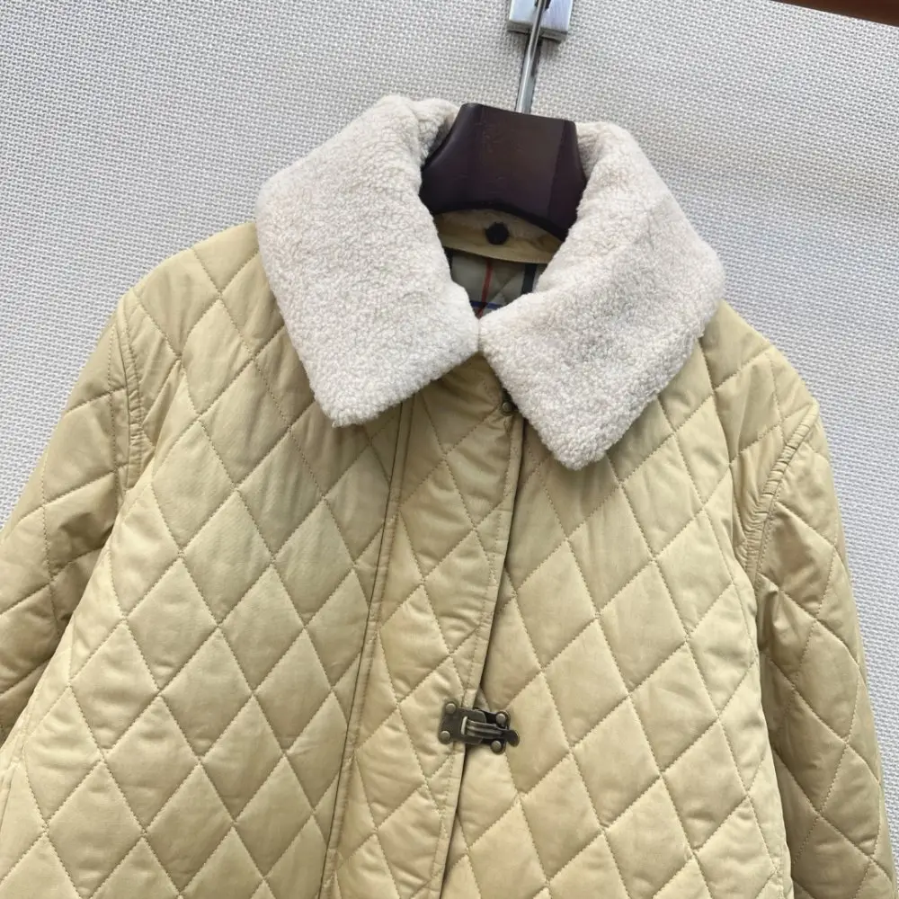 Burberry Пальто-накидка в стилі кейп з відстібається хутряним коміром — Фото 3
