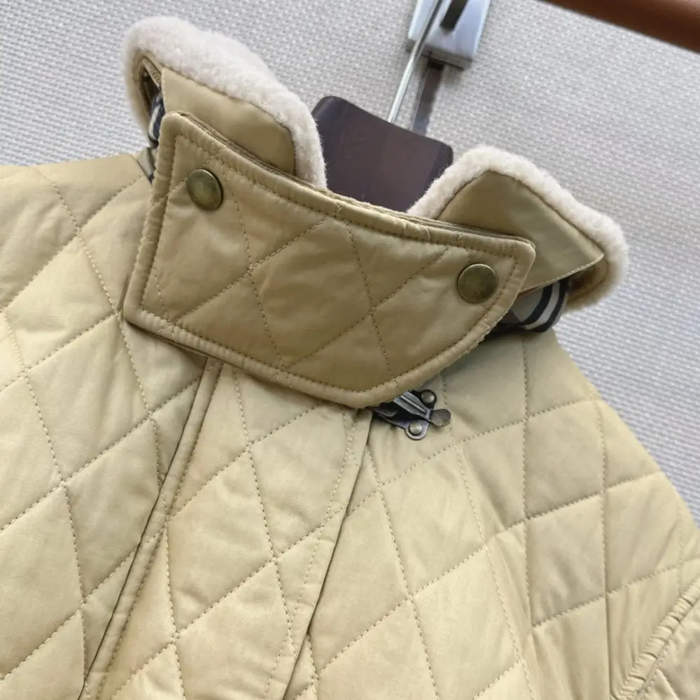 Burberry Пальто-накидка в стилі кейп з відстібається хутряним коміром — Фото 4