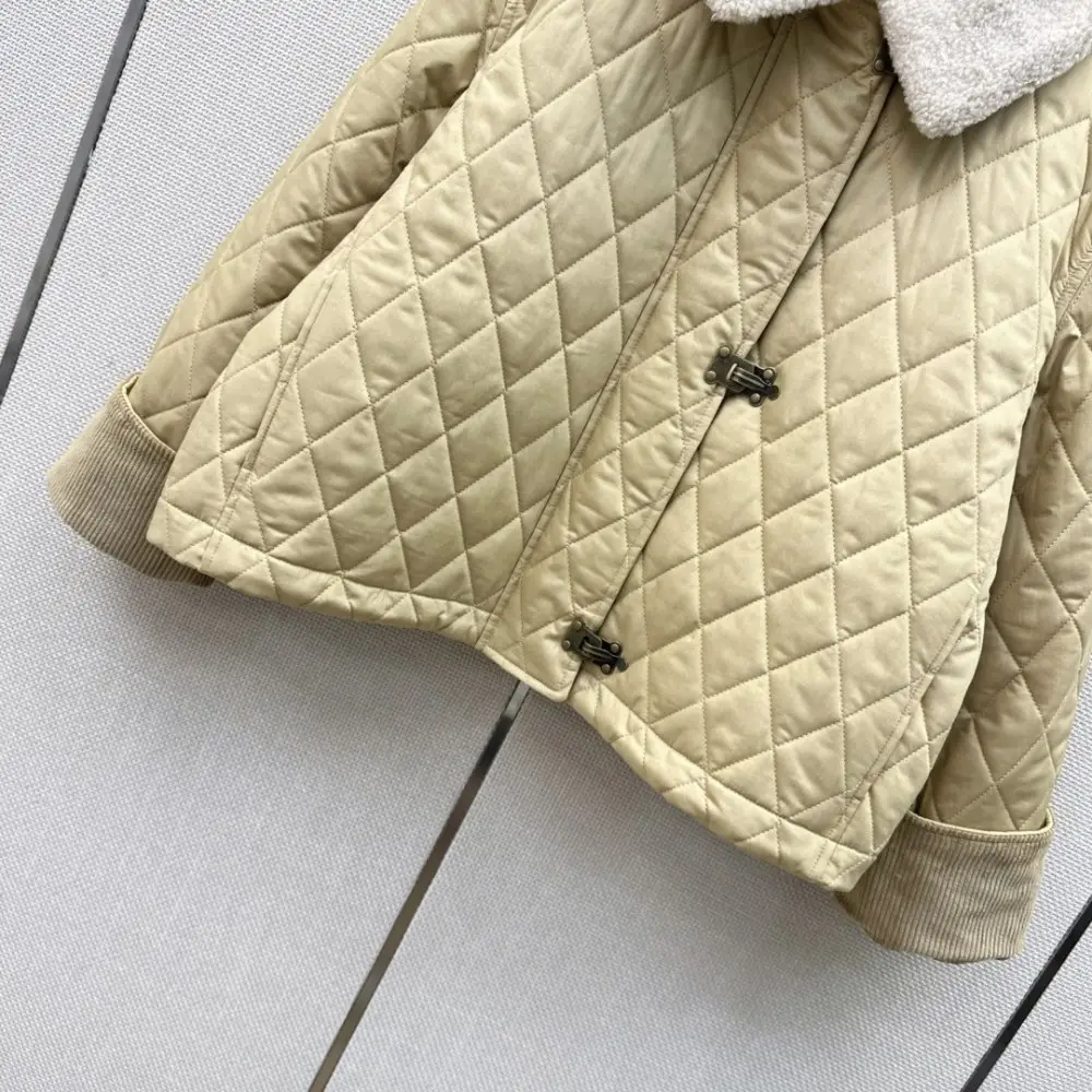 Burberry Пальто-накидка в стилі кейп з відстібається хутряним коміром — Фото 5
