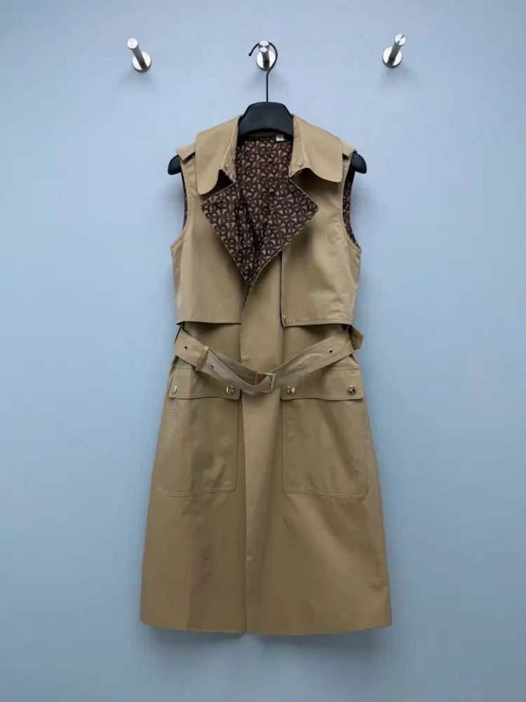 Burberry — Coat secondary length without Sleeveless