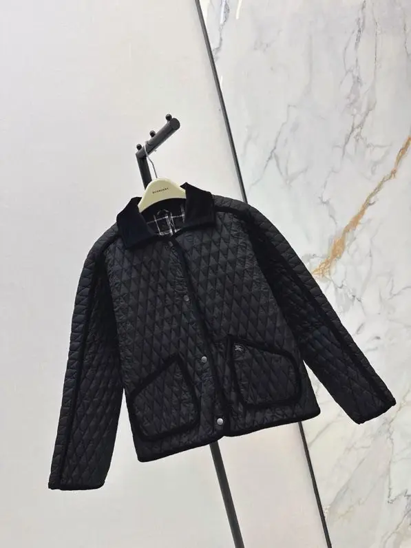 Burberry Comforters coat from ромбовидным pattern — Photo 2