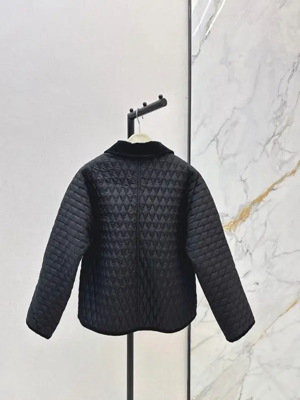 Burberry Comforters coat from ромбовидным pattern — Photo 4