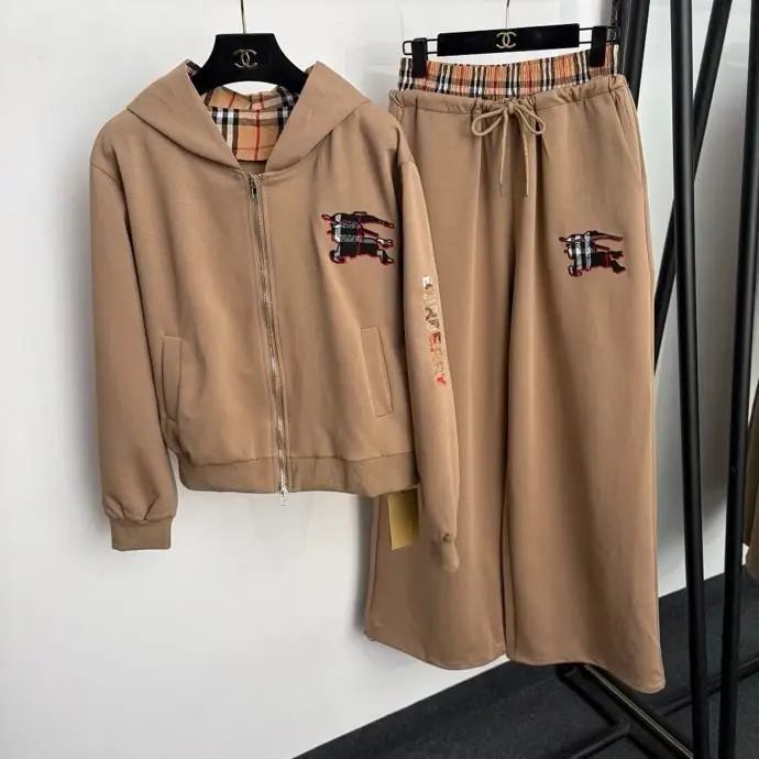 Burberry — Костюм жіночий