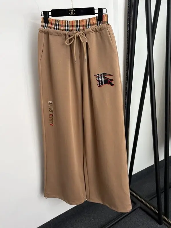 Burberry Костюм жіночий — Фото 3