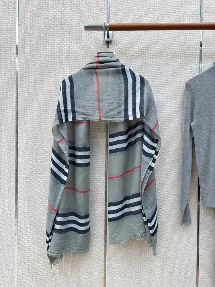 Burberry Костюм женский — Фото 5