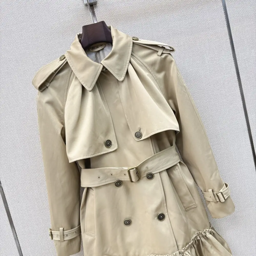 Burberry Двубортный тренч средней длины с оборками по низу — Фото 2