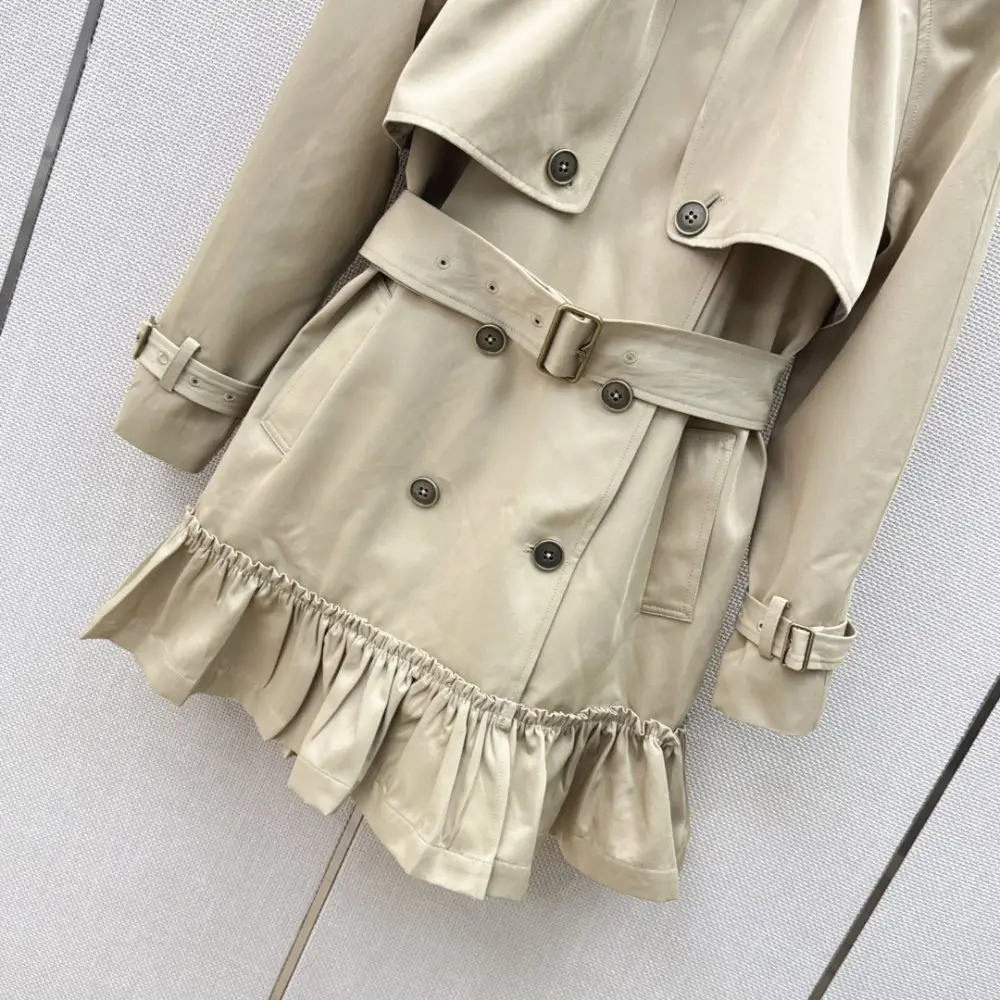 Burberry Двубортный тренч средней длины с оборками по низу — Фото 4