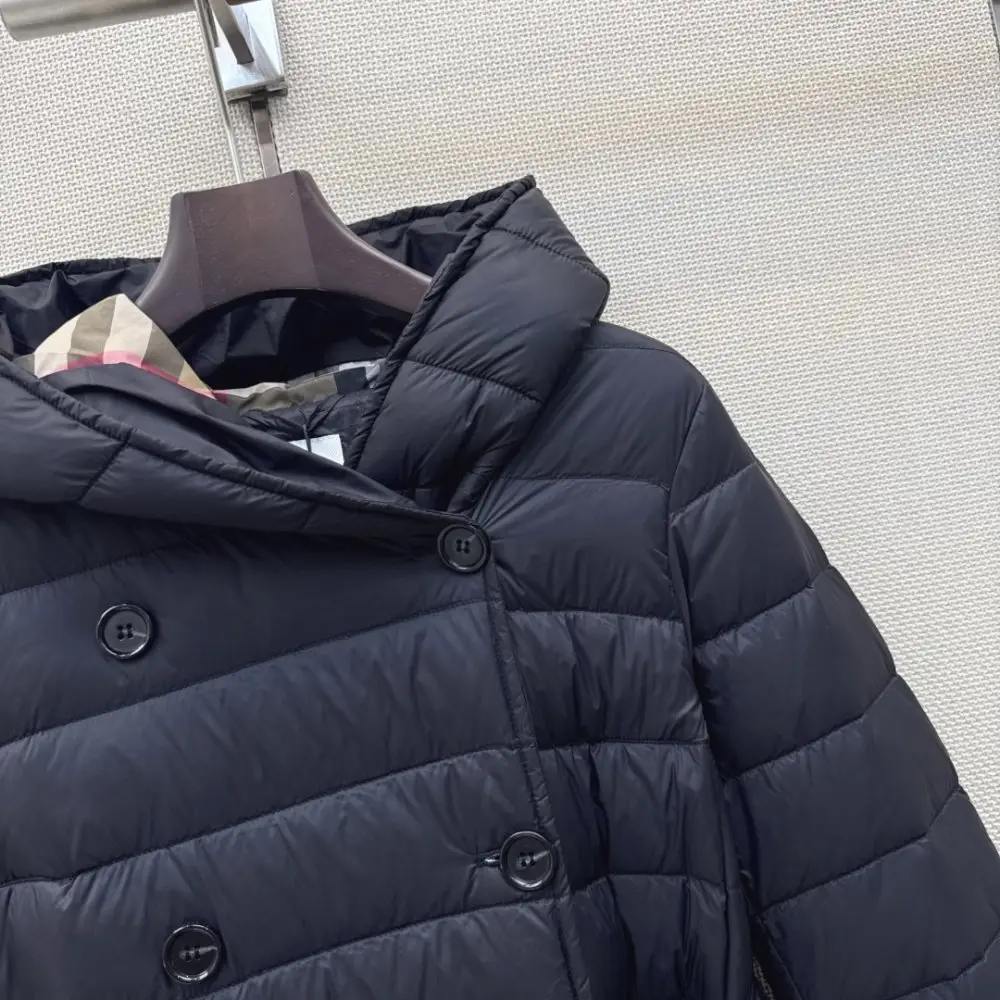 Burberry Пуховик жіночий двобортний з капюшоном — Фото 4