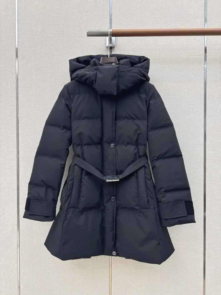 Burberry — Пуховик женский средней длины с капюшоном