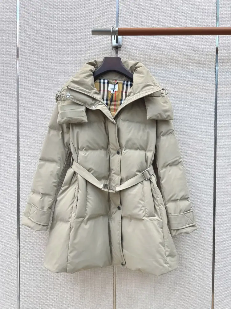 Burberry Пуховик жіночий середньої довжини з капюшоном — Фото 2