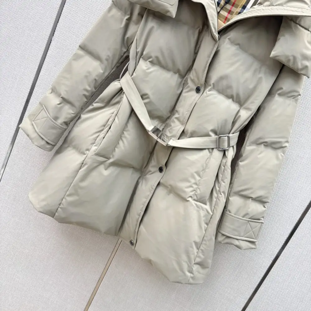 Burberry Пуховик жіночий середньої довжини з капюшоном — Фото 5