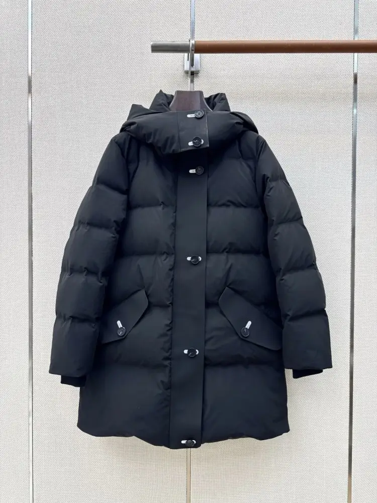 Burberry Down jacket female — Photo 1