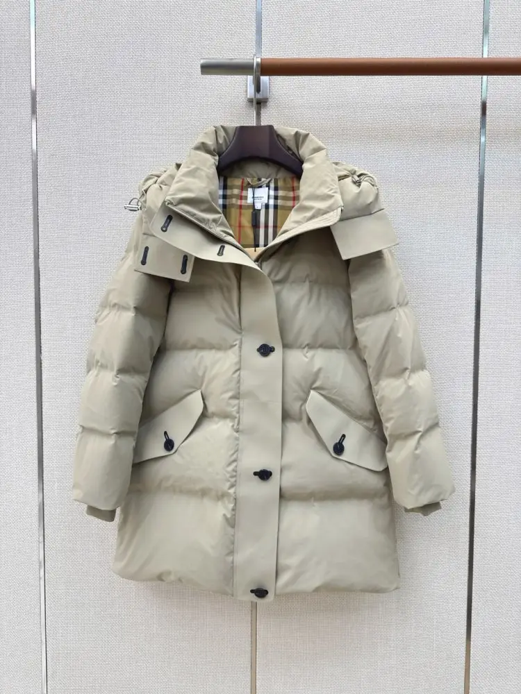 Burberry Пуховик женский — Фото 2