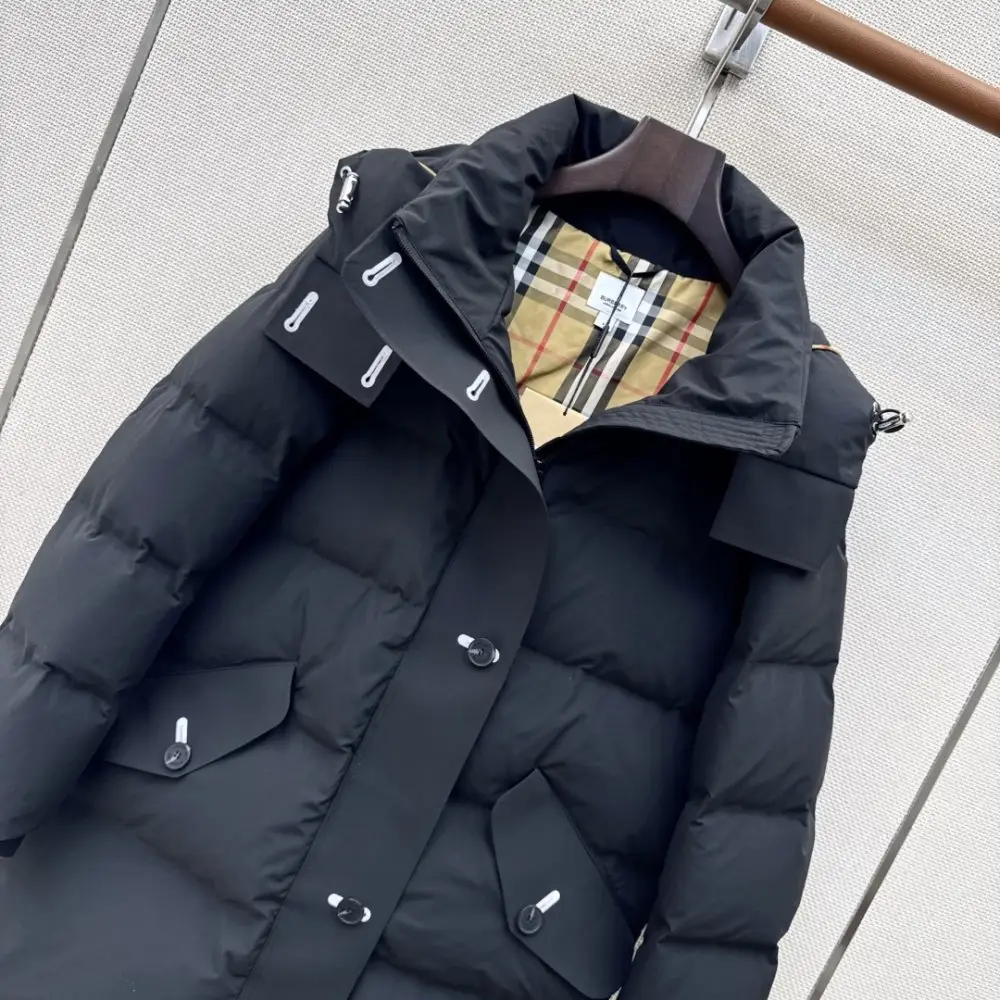 Burberry Down jacket female — Photo 3