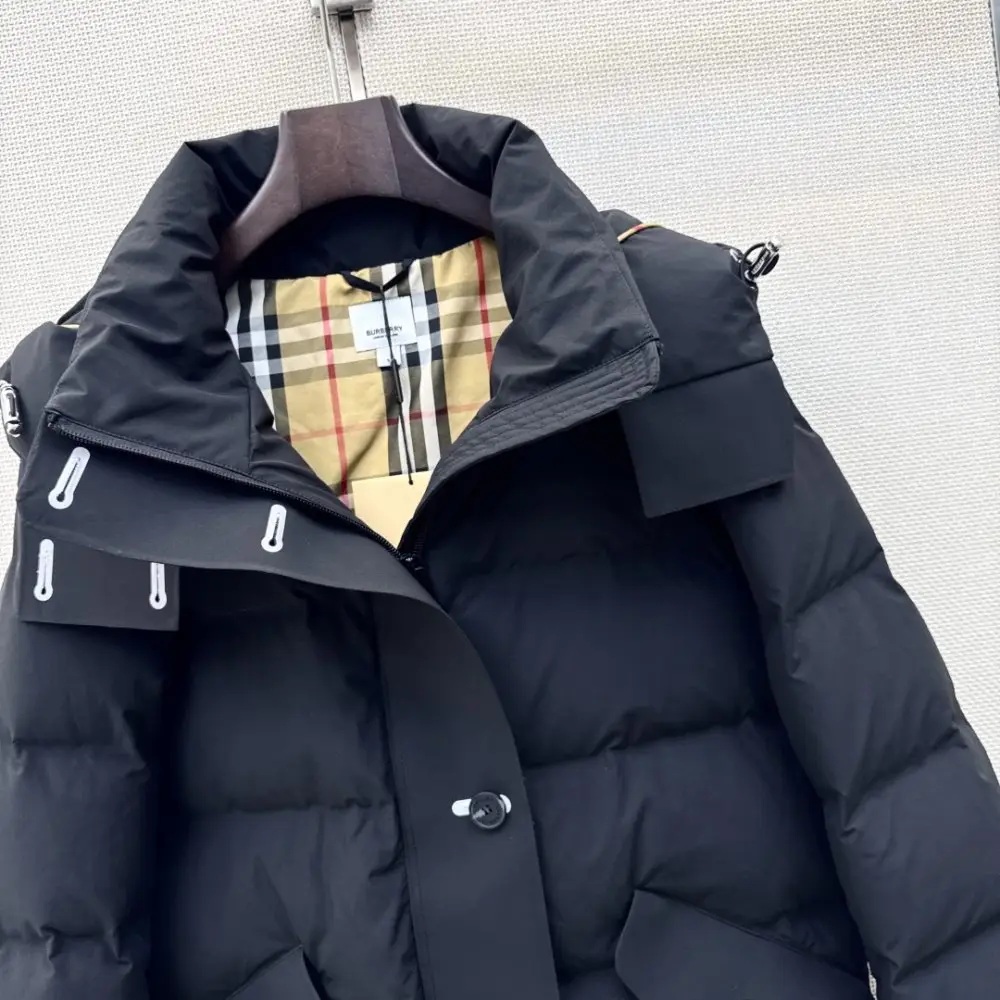 Burberry Down jacket female — Photo 4