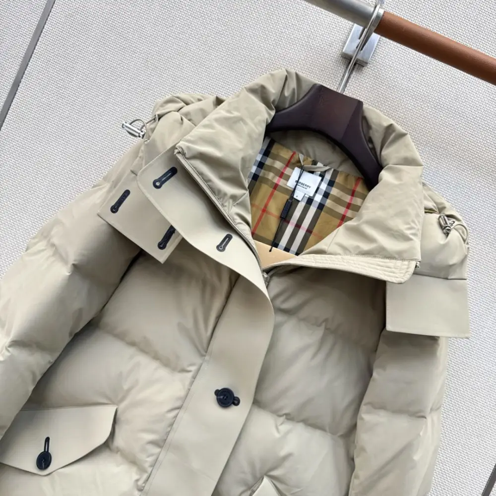 Burberry Пуховик женский — Фото 4