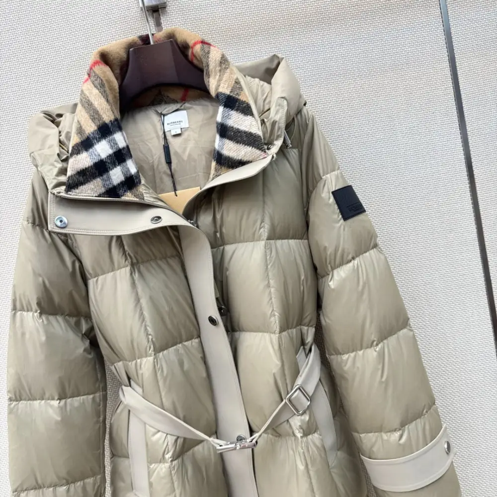 Burberry Down jacket female — Photo 4