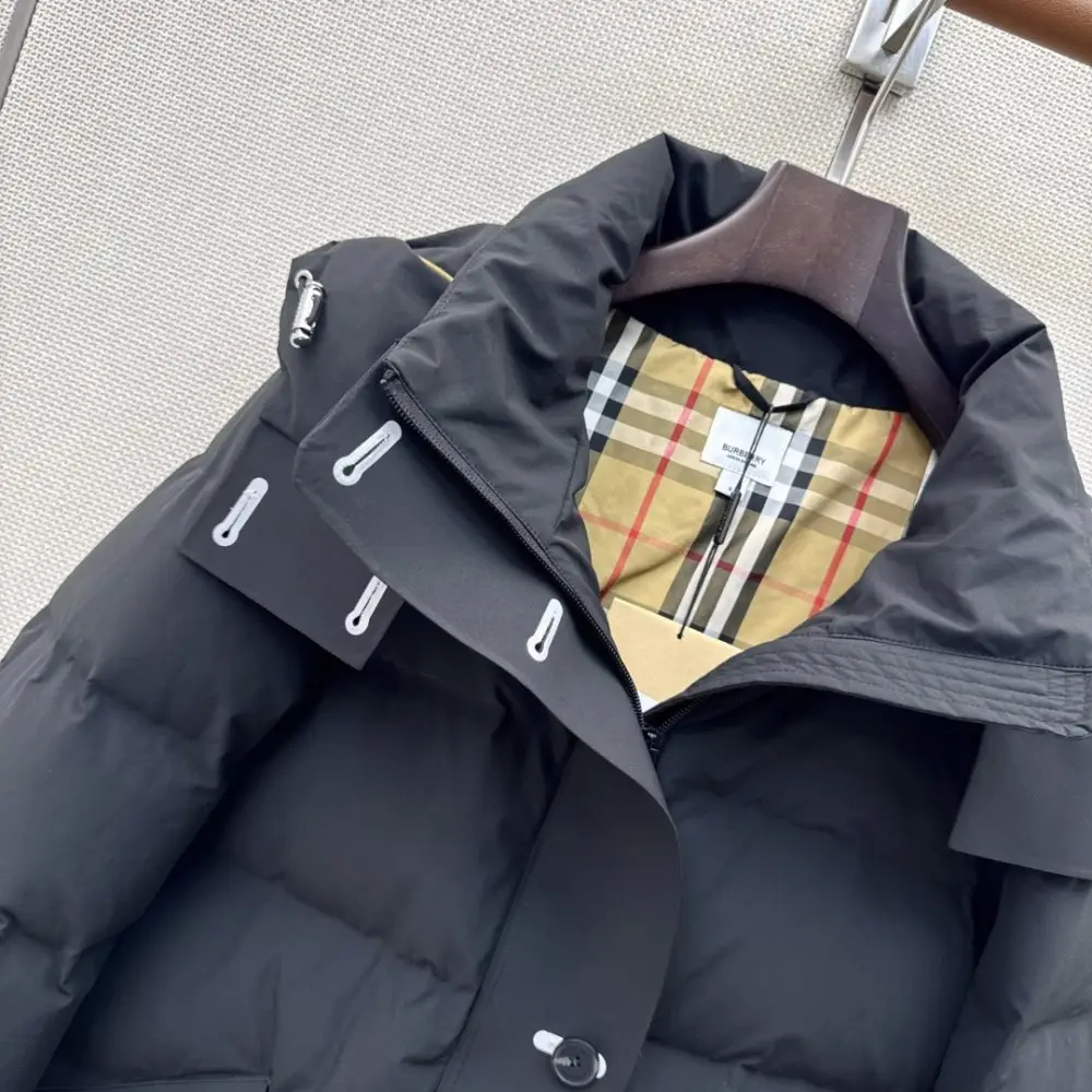Burberry Down jacket female — Photo 5