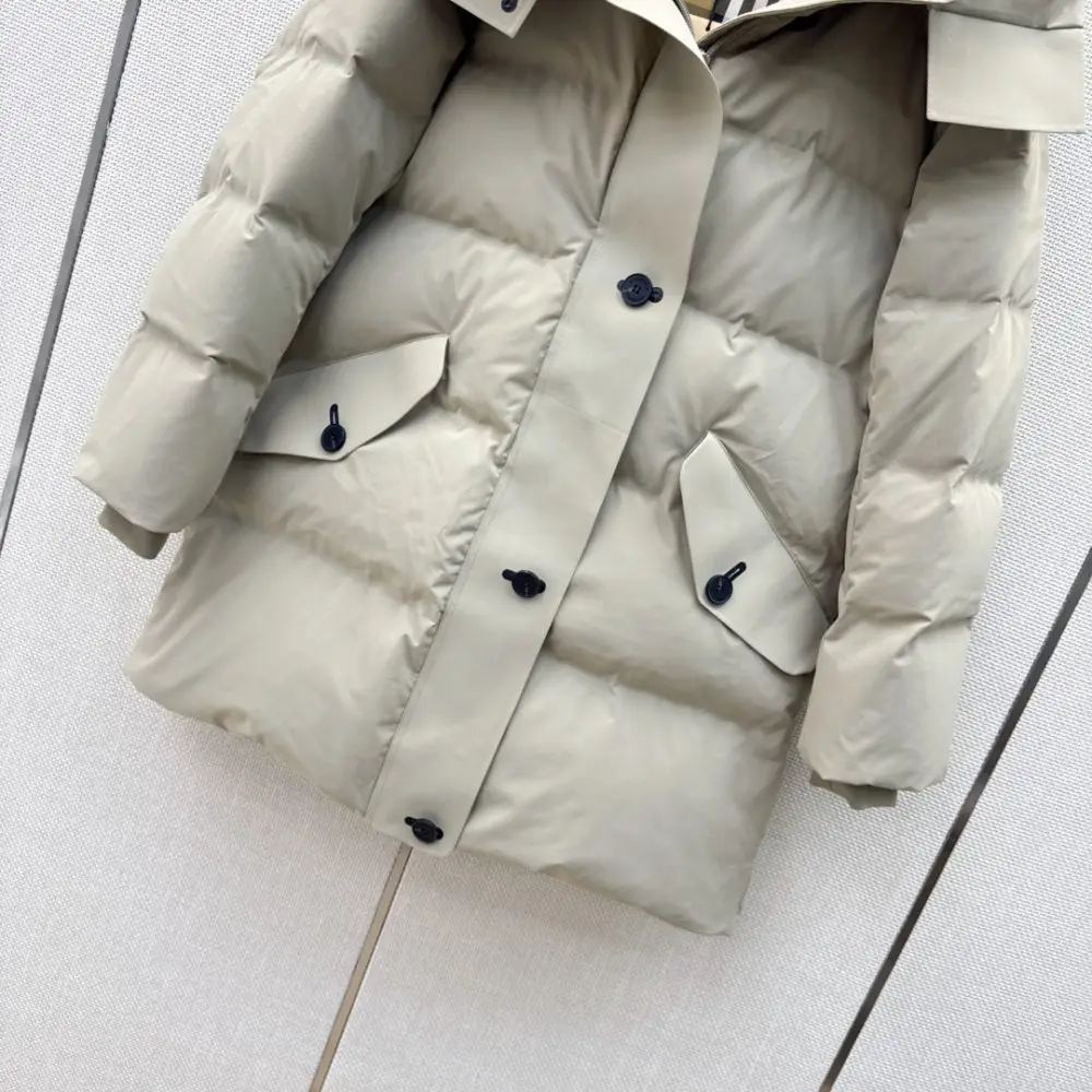 Burberry Пуховик женский — Фото 5