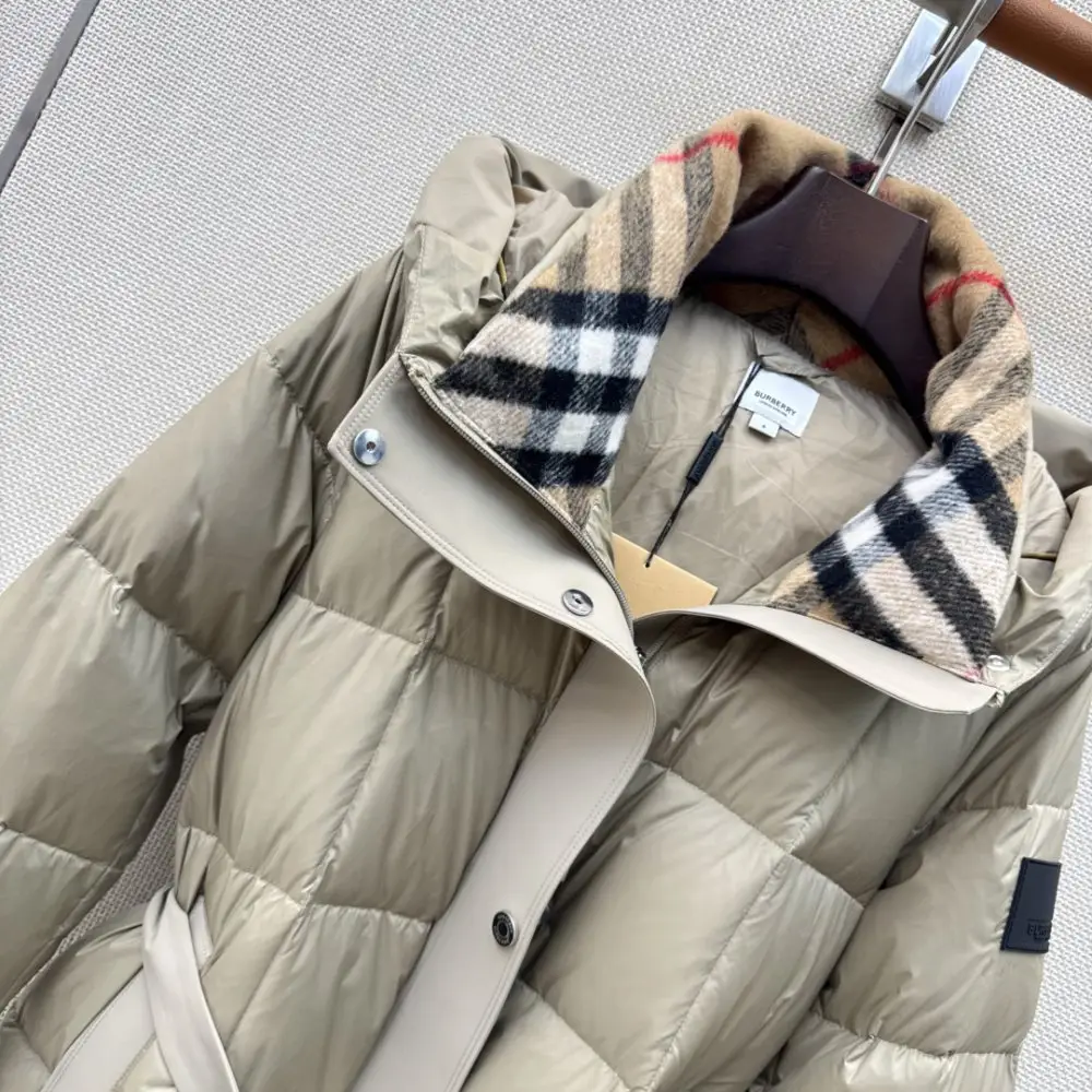 Burberry Down jacket female — Photo 5