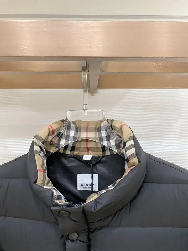 Burberry Down jacket male — Photo 2
