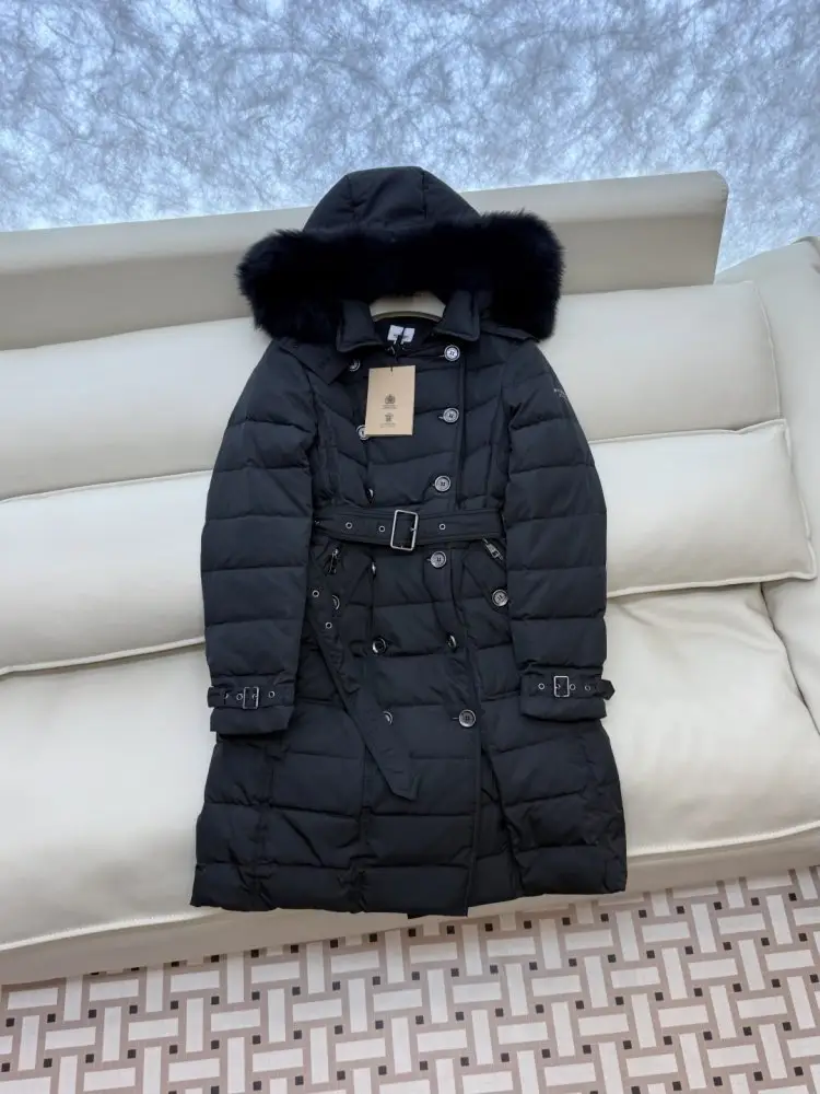 Burberry Двубортная jacket on feathers with removable collar of fox fur — Photo 3