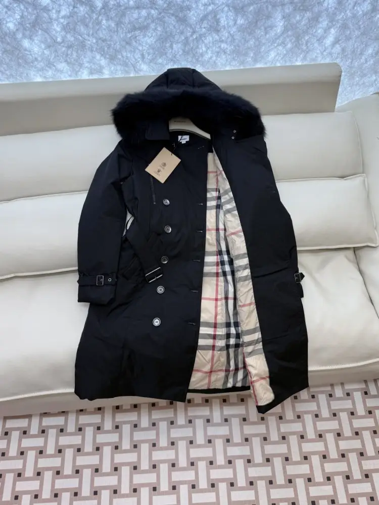 Burberry Двубортная куртка на пуху зі знімним коміром з лисячого хутра — Фото 4