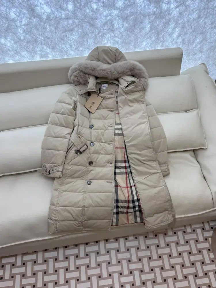 Burberry Двубортная куртка на пуху зі знімним коміром з лисячого хутра — Фото 4