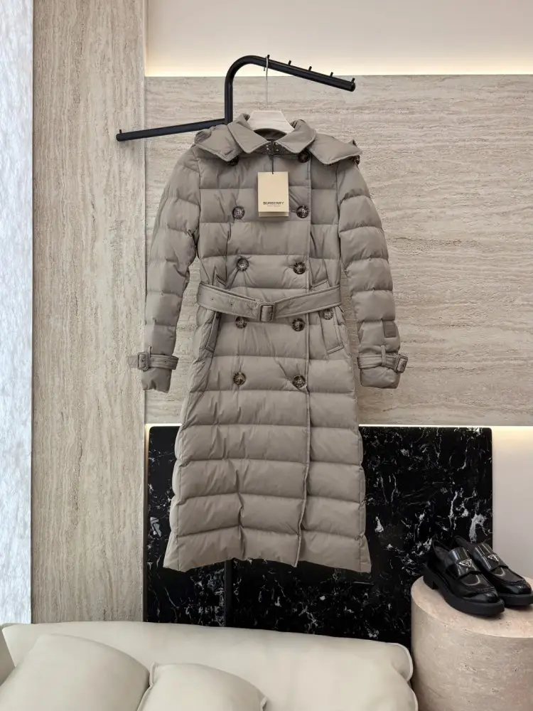 Burberry — Двубортная довга пухова куртка