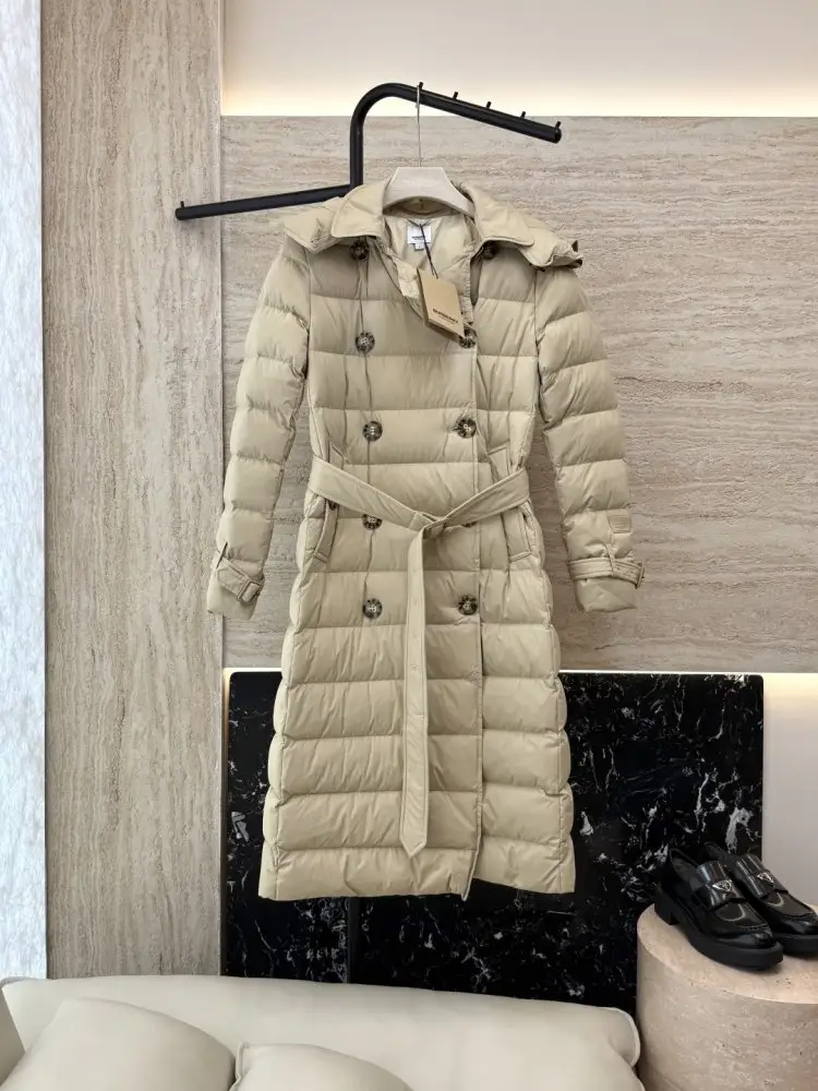 Burberry — Двубортная довга пухова куртка