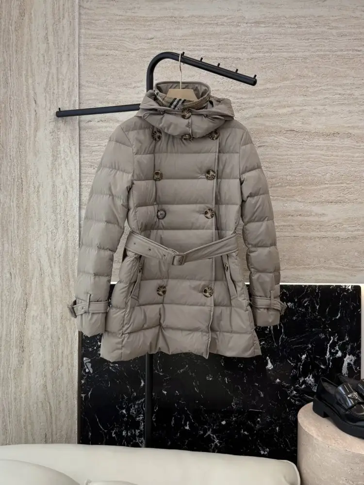 Burberry — Двубортная коротка пухова куртка