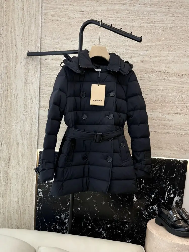 Burberry — Двубортная коротка пухова куртка