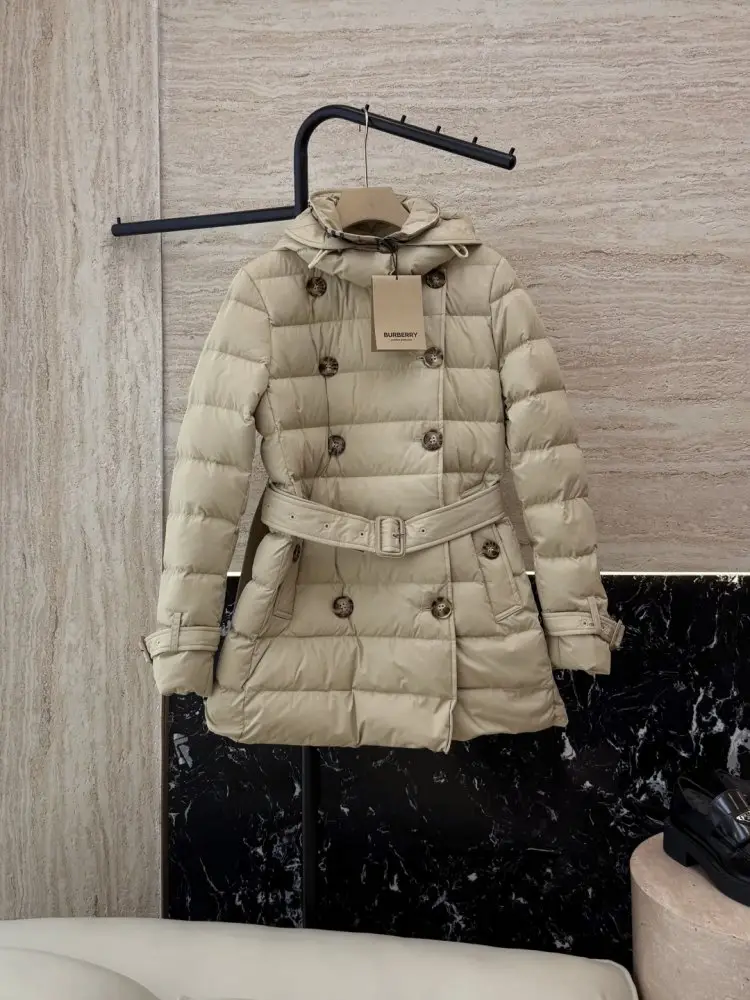 Burberry — Двубортная коротка пухова куртка