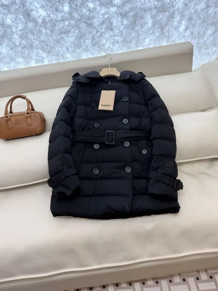 Burberry Двубортная короткая пуховая куртка — Фото 3