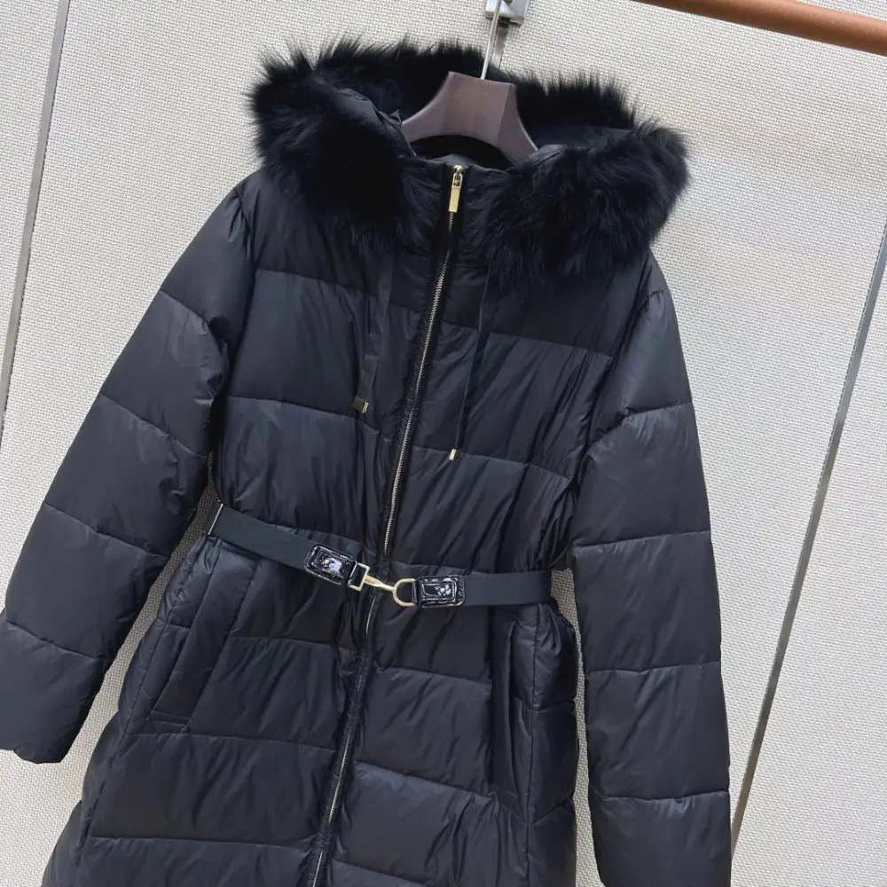 Burberry Пуховая куртка средней длины с капюшоном и меховым воротником — Фото 2