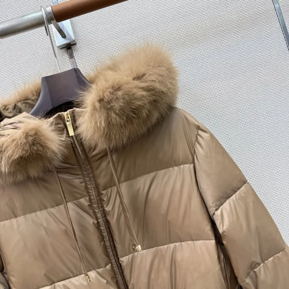 Burberry Пуховая куртка средней длины с капюшоном и меховым воротником — Фото 4