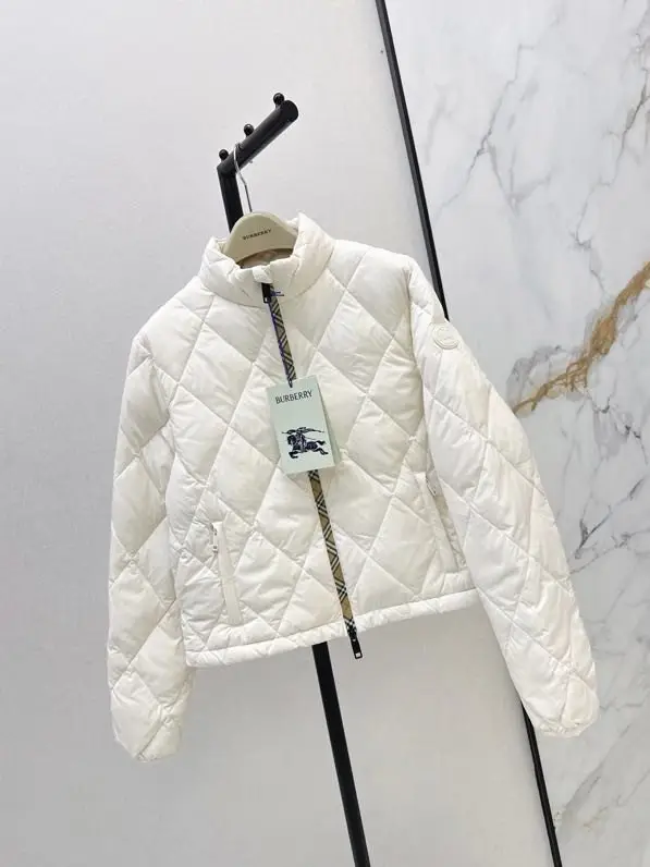 Burberry Куртка бомбер на пуху жіноча — Фото 2
